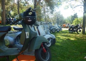Vespa-Treff 2012 - Festplatz Völs am Schlern